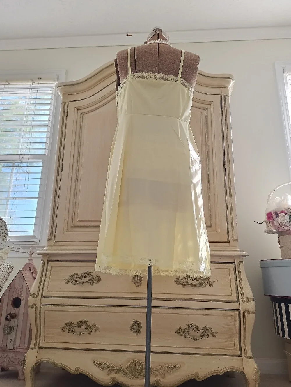VINTAGE, UNWORN " VAN RAALTE" BUTTER YELLOW ALL NYLON SLIP! SZ 36 - Picture 13 of 15